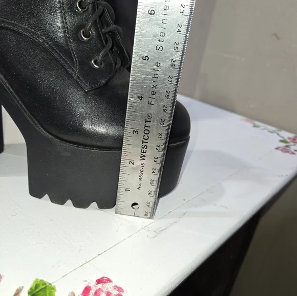 Platforms - Picture 4 of 5